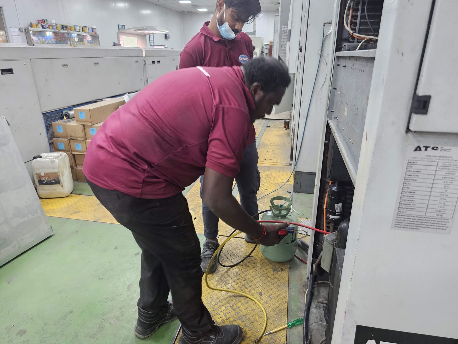 Chiller refrigerant gas charging