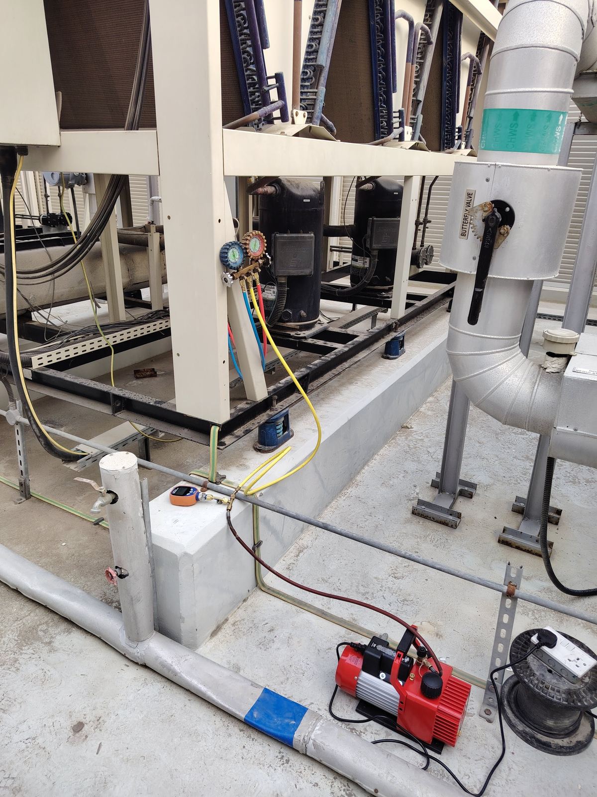 Chiller vacuum pump service